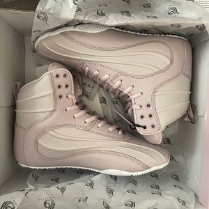 NWT Ryderwear dusty pink lifting shoes